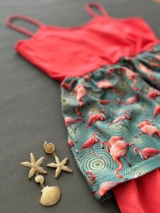 Kinderkleid mit Flamingo-Muster – verspielt und kreativ